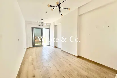 1 Bed | Modern | Spacious | Pool & View
