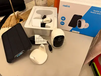 Reolink outdoor wireless camera with solar panel