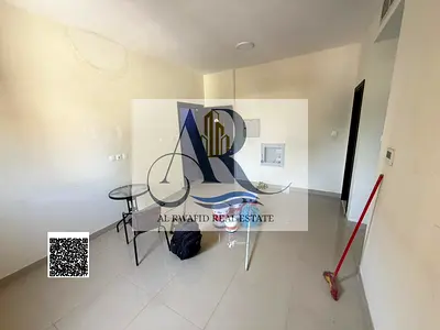 للايجار غرفه وصاله 2 حمام في النخيل 1 تاني صف من كورنيش عجمان