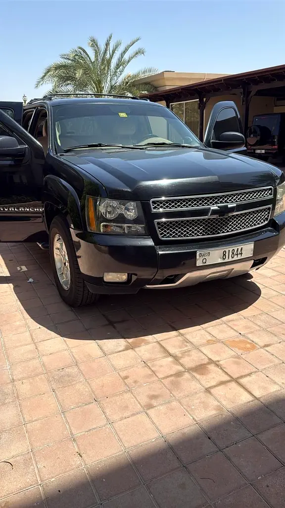 Chevrolet Avalanche 2011 — photo 1 of 10