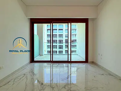 UNFURNISHED | BALCONY | MID FLOOR | CHILLER FREE |