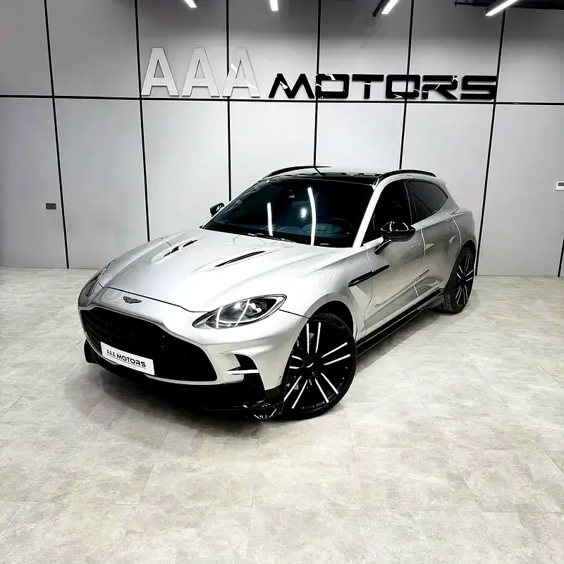 Aston Martin DBX 2023 — photo 1 of 18