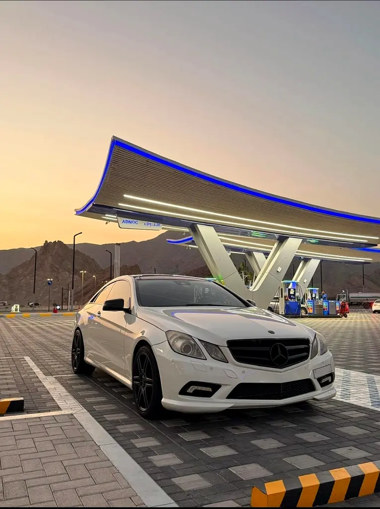 Mercedes-Benz E-Class 2010 — photo 1 of 7
