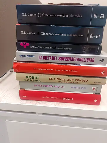 Bundle of Spanish and English Paperback Books — Fiction, Self-help and Health