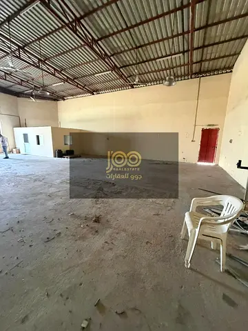 Available for annual rent in Umm Al Quwain – Umm Al Thuoob: warehouse with 13 kW electricity.