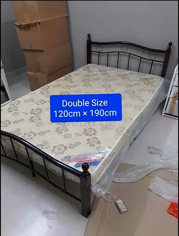 Double Size Metal Bed Frame with Mattress (120 x 190 cm)