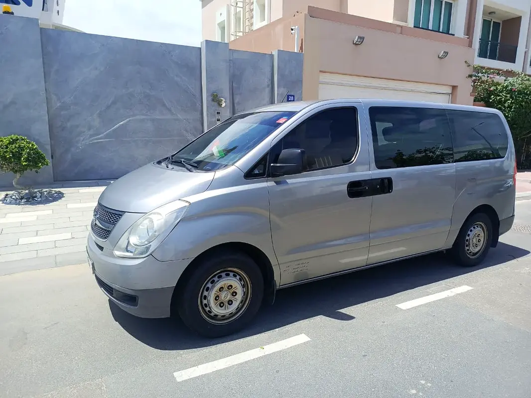 Hyundai H1 2015 — photo 1 of 7