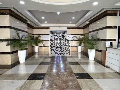 عرض مميز لشقة جاهزة للسكن - شقة غرفتين وصالة شاغرة مع موقف سيارات | برج بارادايس ليك