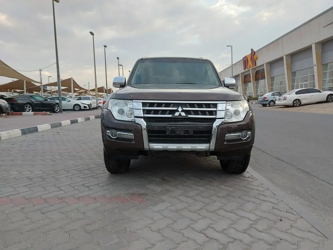 Mitsubishi Pajero 2017 — photo 1 of 13