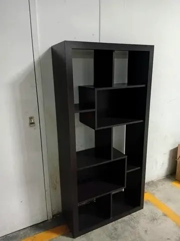 Dark brown wooden bookcase with asymmetrical shelves - good condition 78x30x160cm