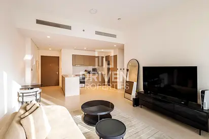 Upgraded Unit | High Floor | Vacant Mid May