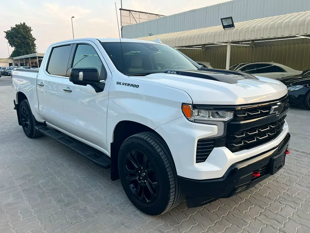 Chevrolet Silverado 2022 — photo 1 of 12