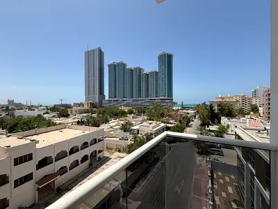 أرخص غرفة وصالة مفروشة بكورنيش عجمان، فرش جديد شامل الفواتير، 4300 درهم.
