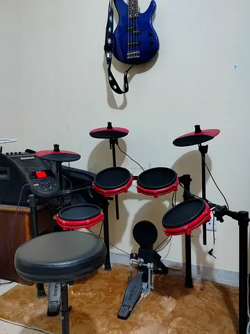 Alesis Nitro Mesh Electronic Drum Kit spcl edition with carlsbro speaker