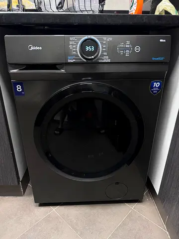 Black front-load washing machine - 8 kg, like new