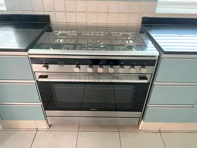 Siemens gas cocker with 5 different size burners