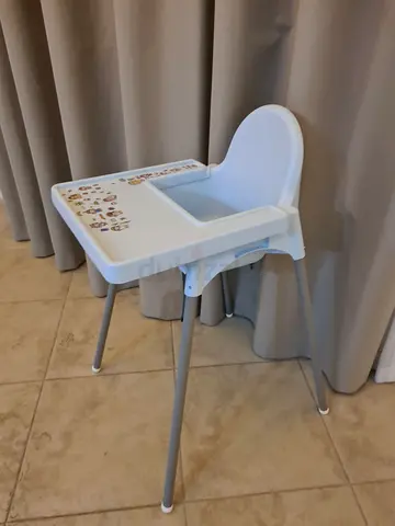 Simple baby high chair with removable tray  legs