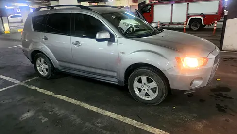 Outlander 2011 in very good condition and one owner only.  new RTA test pass with new insurance.