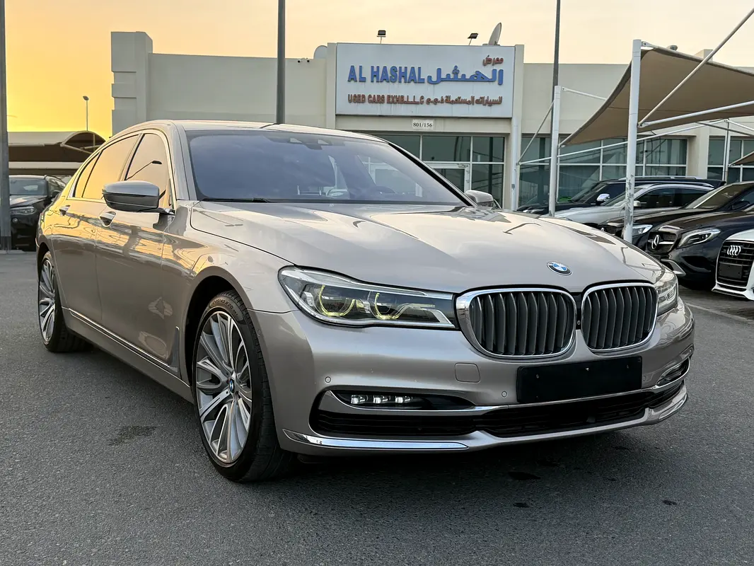 BMW 7-Series 2019 — photo 1 of 17