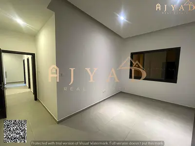 للإيجار: شقة غرفتين نوم وصالة في العالية عجمان، قريبة من شارع الشيخ محمد بن زايد، تكييف مركزي، عمارة عائلية نظيفة، موقع مميز، سهلة لدبي والشارقة