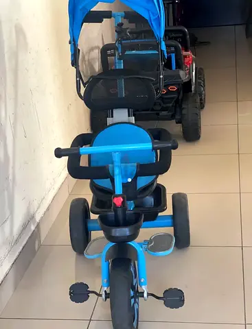 Kid’s Tricycle with Canopy Push Handel -Good Condition