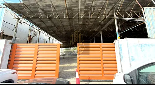 للإيجار  مستودع ضخم مع محلات تجارية في الشارقةالمنطقة الصناعية 6