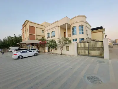 فيلا للإيجار _ الروضة 1 عجمان _ مفروشة _ 5 غرف ماستر _ 160000 درهم _ ارتداد كبير