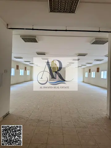 فرصة مميزة للإيجار في منطقة الجرف الصناعية 1 داخل كامب الحمرية