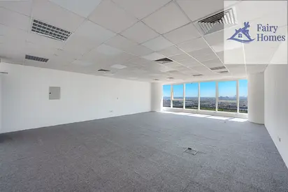 مكتب مجهز | تشرشل إكسيكتيف | إطلالة على القناة والمدينة