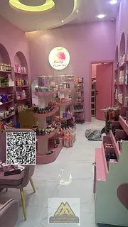 A fantastic investment opportunity: a ready-to-rent shop in a prime commercial location adjacent to