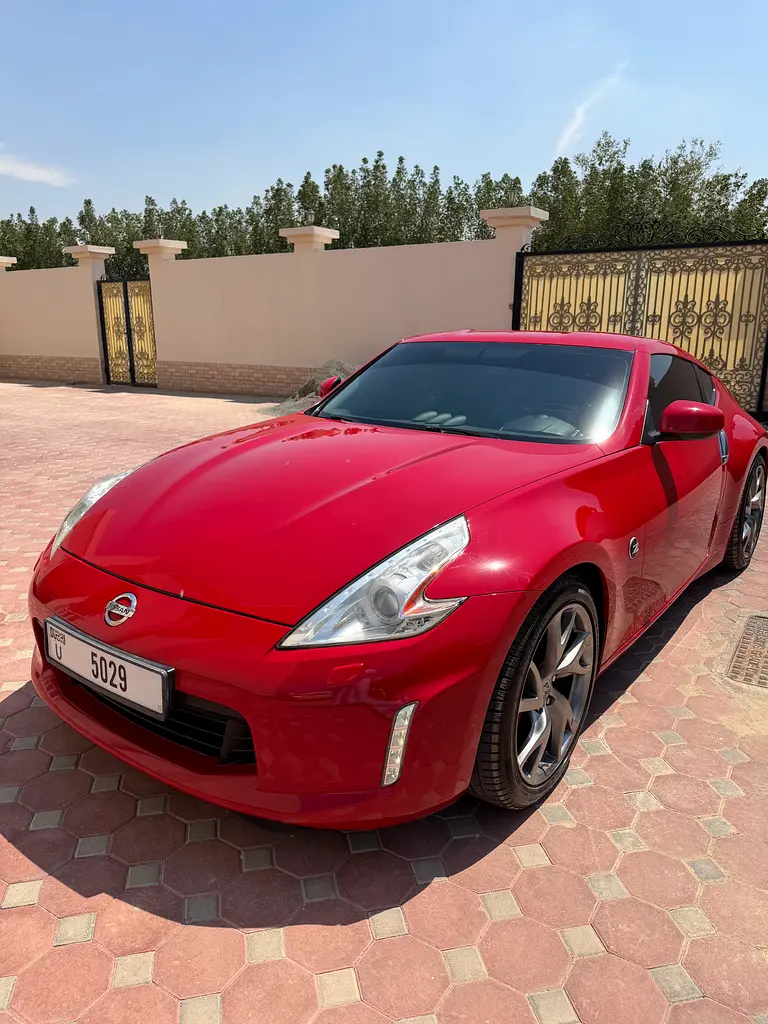 Nissan 370z 2016 — photo 1 of 5