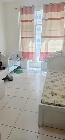 Bed space available for females in Barsha 1 near insurance market metro