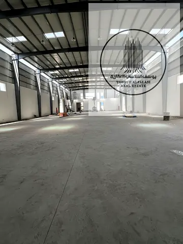 مستودع مساحة كبيرة،كهرباء 750 KW,موقع مميز مناسب لمختلف الانشطة