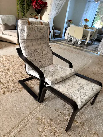 Comfortable Leaf-Pattern Reclining Armchair with Ottoman - Dark Wood Frame