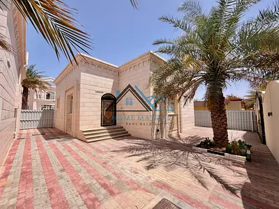 3 Br Villa | Private Entrance | Inc Water & Electricity | Yard