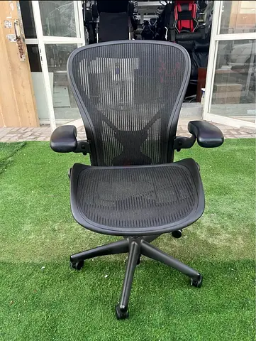 Herman Miller Selling Aeron Classic Office Chair fully loaded Size B and C