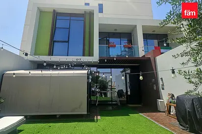 Corner | Upgraded | Large Garden