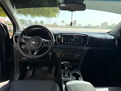 Kia Sportage | بحالة الوكالة | بدون حوادث | ممشى قليل