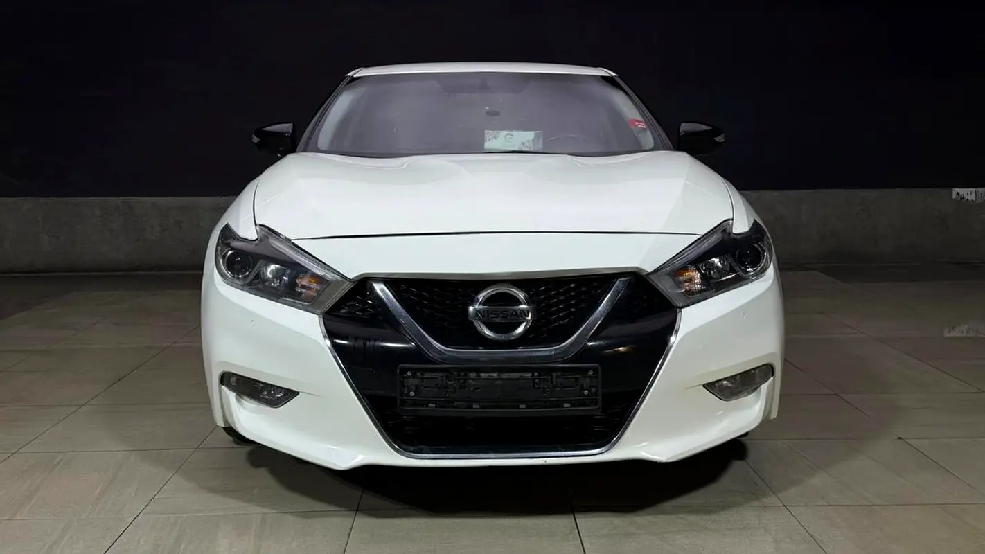 Nissan Maxima 2018 — photo 1 of 7