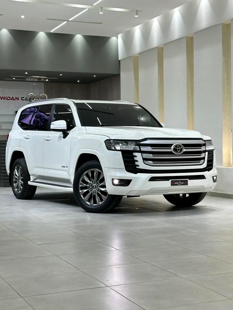 Toyota Land Cruiser 2023 — photo 1 of 19