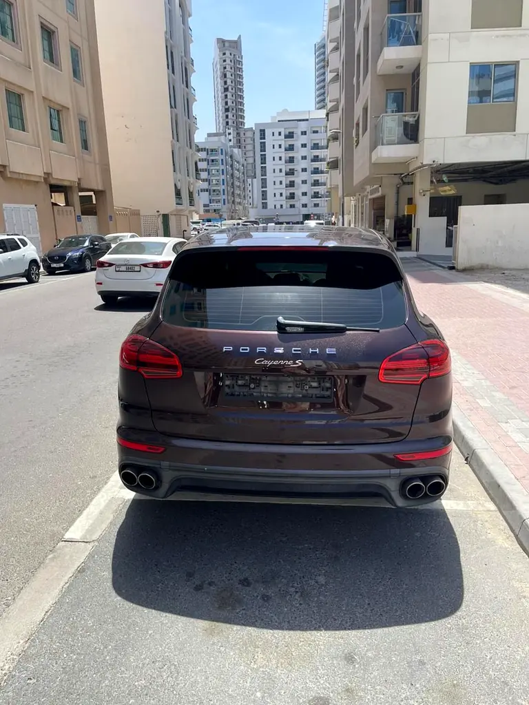 Porsche Cayenne 2015 — photo 1 of 11