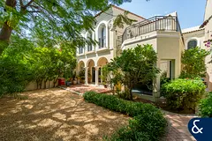 Beautiful Townhouse | Backing Lush Greenery