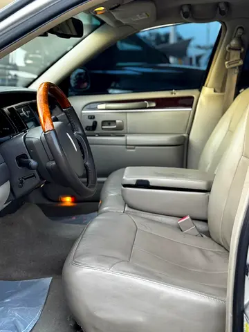 صورة مصغرة 10 لـ 2008 Lincoln TOWN CAR