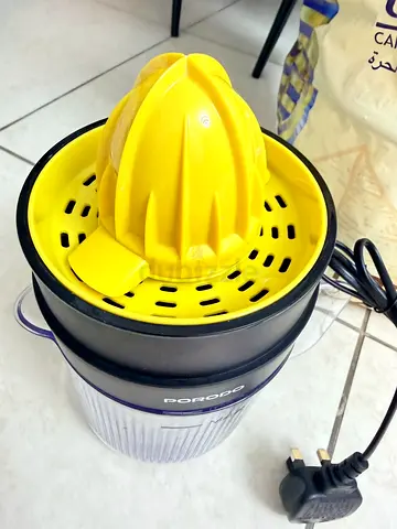 Electric Citrus Juicer - Compact Yellow/Black, Works Well