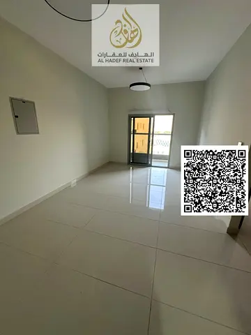 شقة غرفة وصالة للإيجار في الجرف 2 بعجمان، بجوار سيتي سنتر وفندق راديسون بلو، تضم 2 حمام وبلكونة وخزائن بالحائط، تشطيبات سوبر ديلوكس، ثاني ساكن، السعر