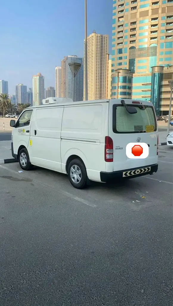 Toyota Hiace 2017 — photo 1 of 1