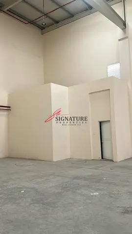 مستودع واسع وجديد للإيجار – موقع صناعي متميز