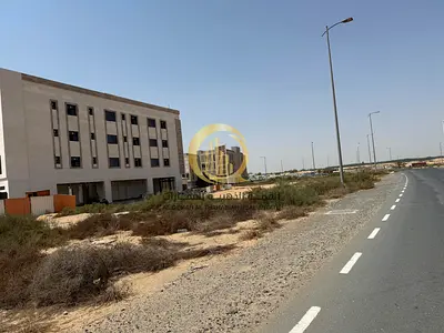 للبيع ارض تجاريه في مدينه تلال مساحه 10890 قدم تصريح ارضي +4 تملك حر لجميع الجنسيات