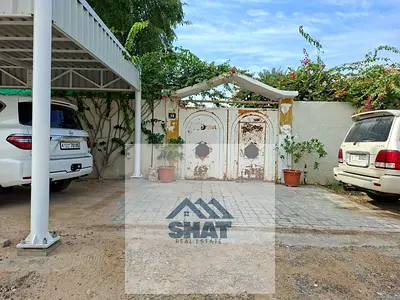 للبيع بيت عربي نظيف جدا  منطقة الغافية – الشارقة  مساحة الارض 5027 قدم مربع