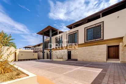 Luxurious Villa Waterfront 4BR | Private Location